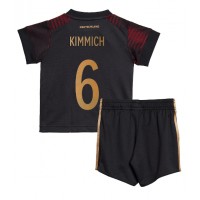 Billiga Tyskland Joshua Kimmich #6 Barnkläder Borta fotbollskläder till baby VM 2022 Kortärmad (+ Korta byxor)